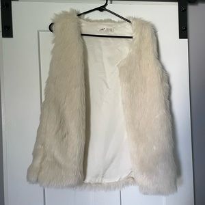Women’s Jolt white faux fur vest size L